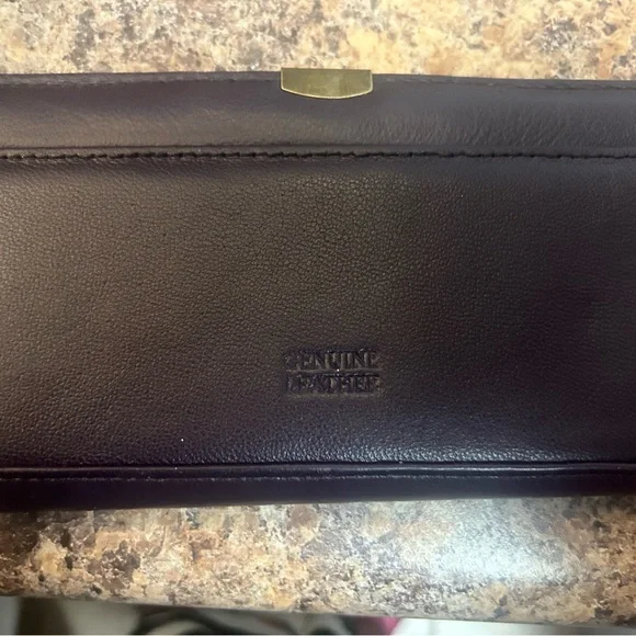 Assorted Leather Wallets and Clutches - Picture 7 of 8